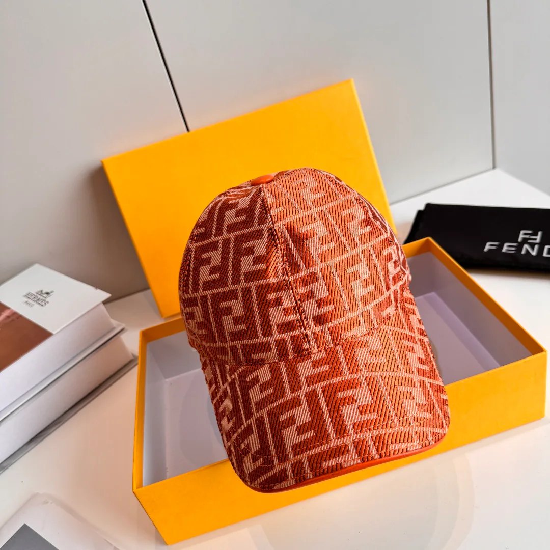 Hats FENDI 18347034