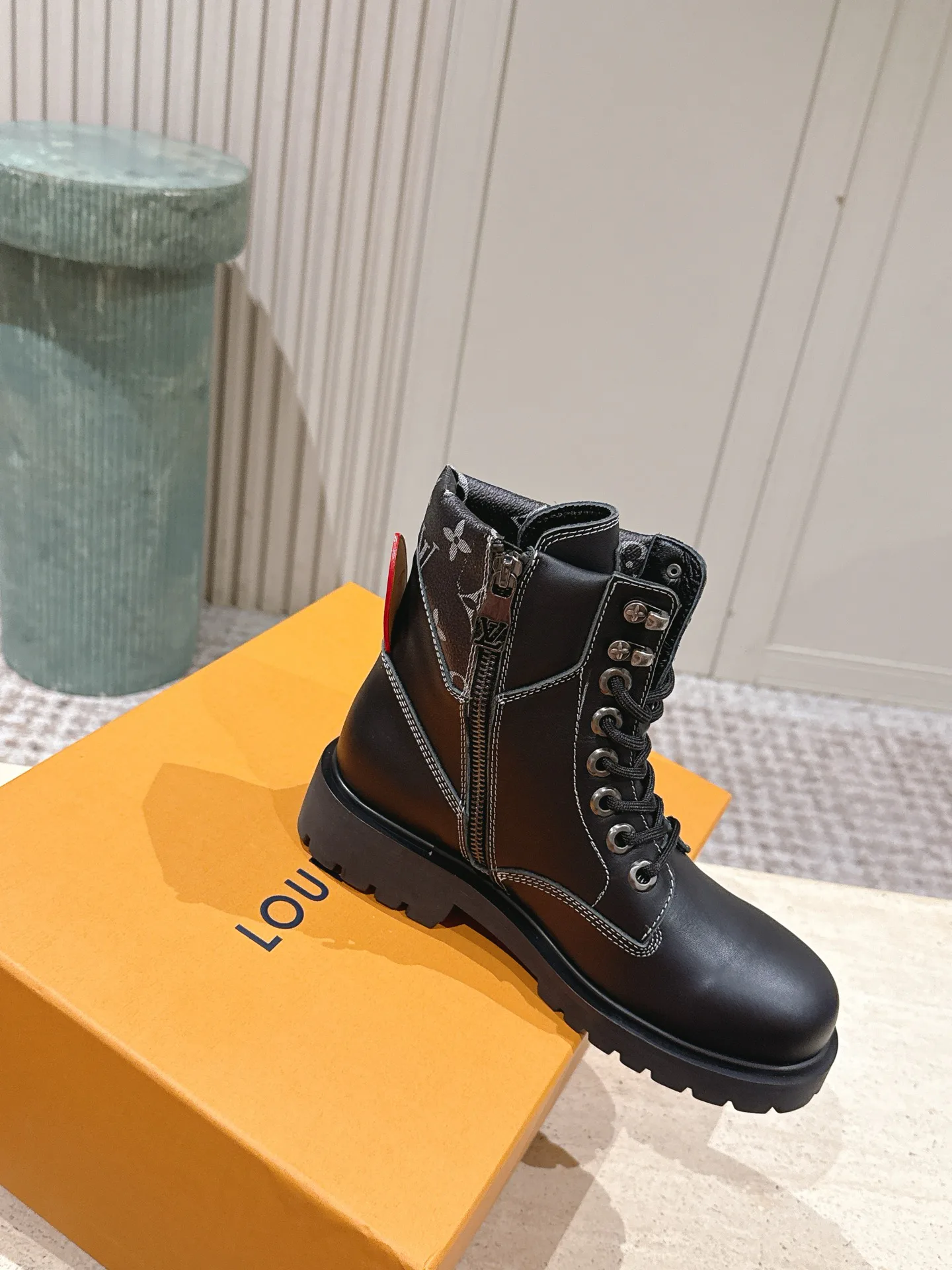 Women's Ankle Boots LOUIS VUITTON 18397719