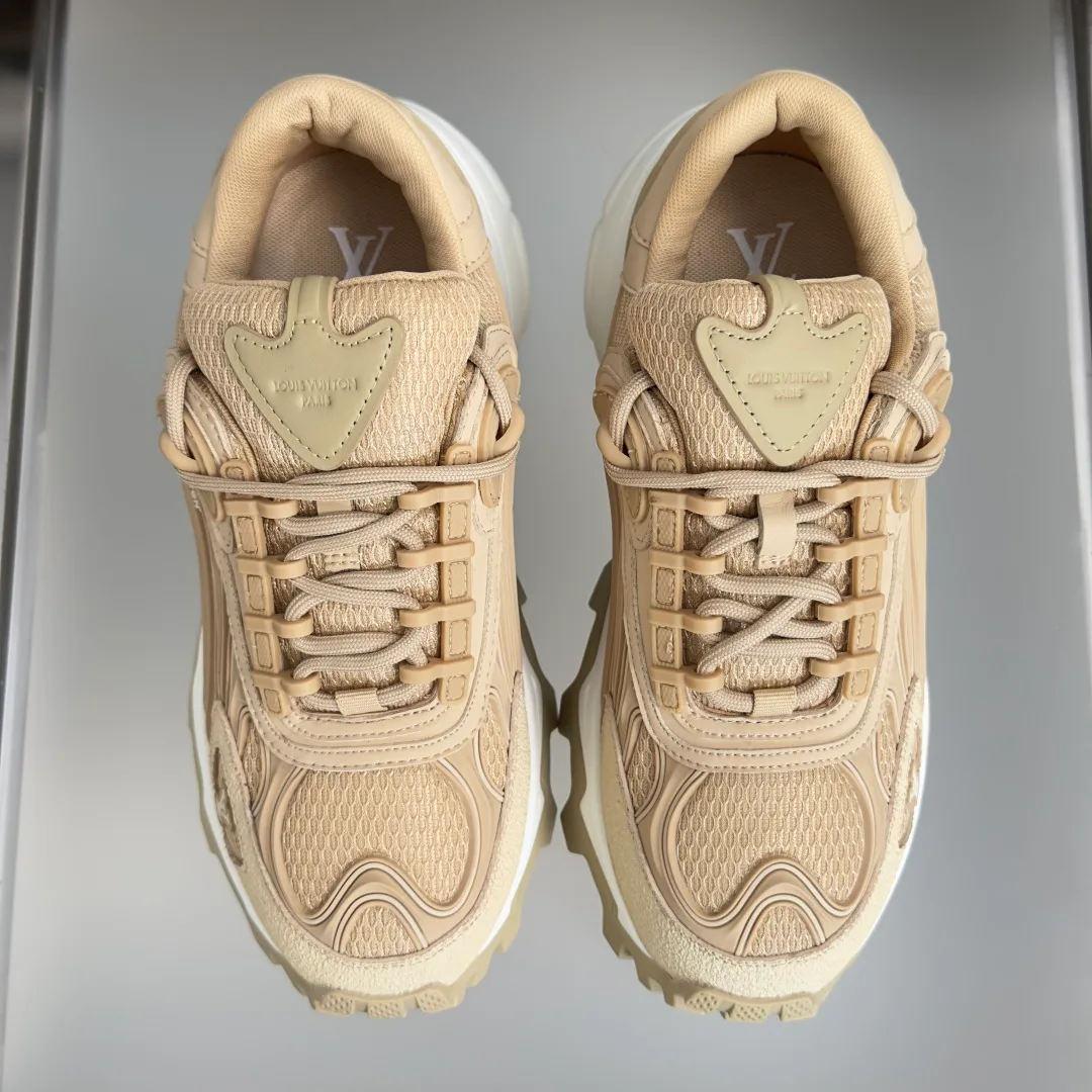 Women's Sneakers LOUIS VUITTON 17950393