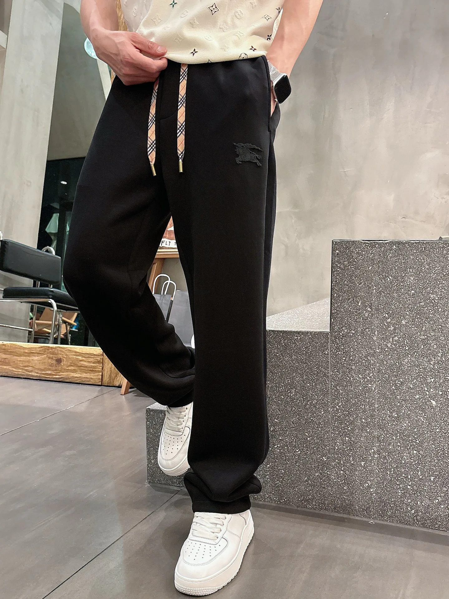 Men's Trousers BURBERRY 18399243