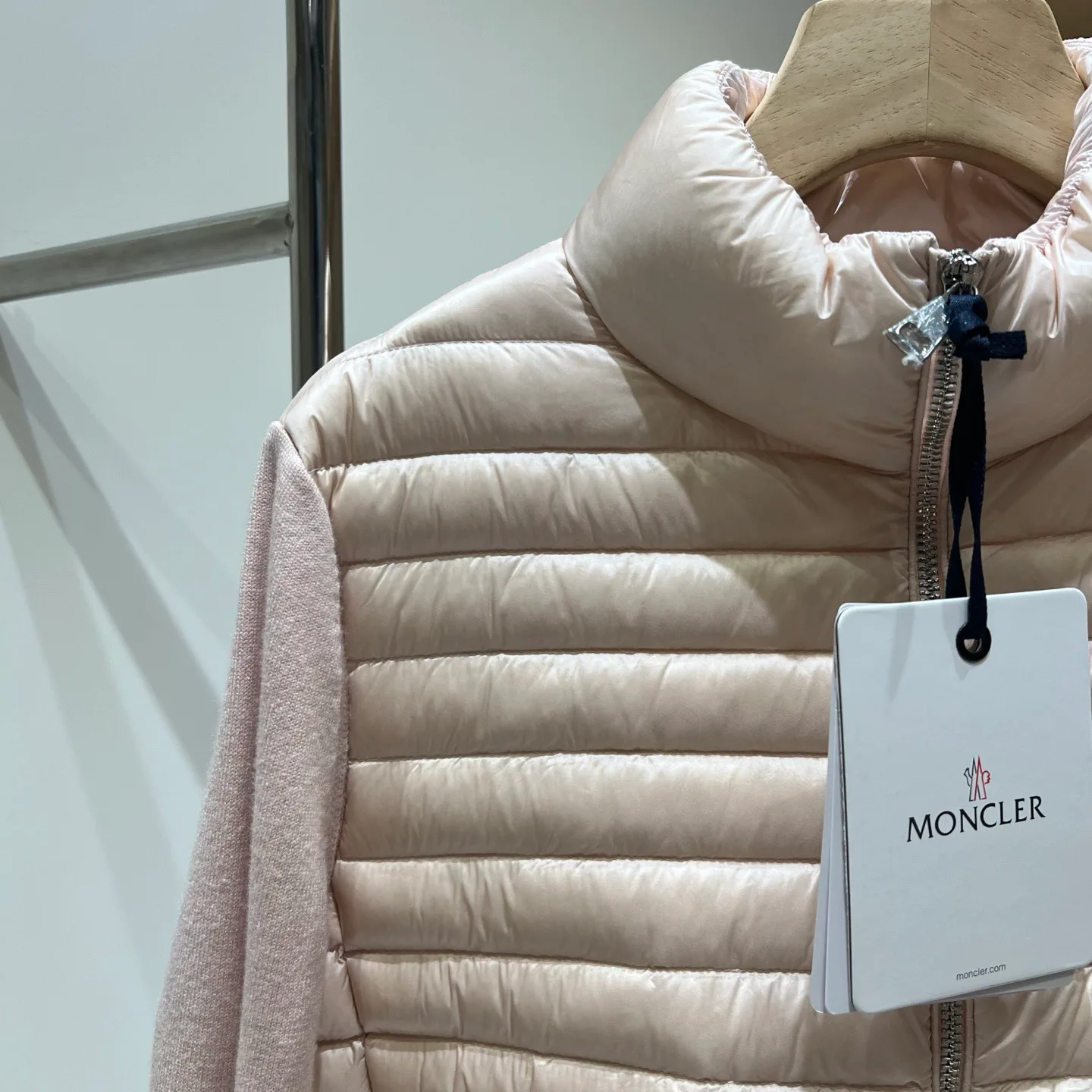 Women's Jackets And Down Jackets MONCLER 18043622