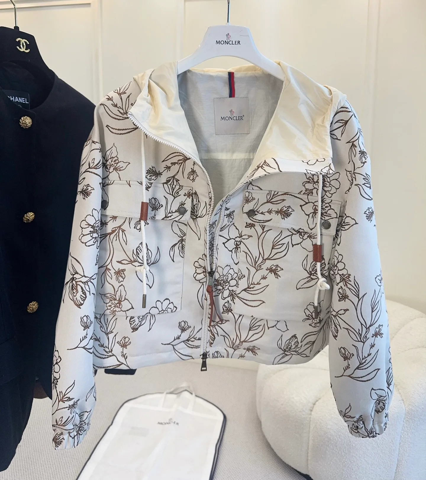 Women's Jackets And Down Jackets MONCLER 17960280