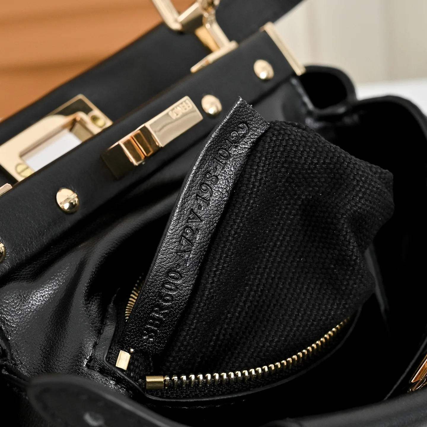 Классические Сумки Женские Fendi 18676186