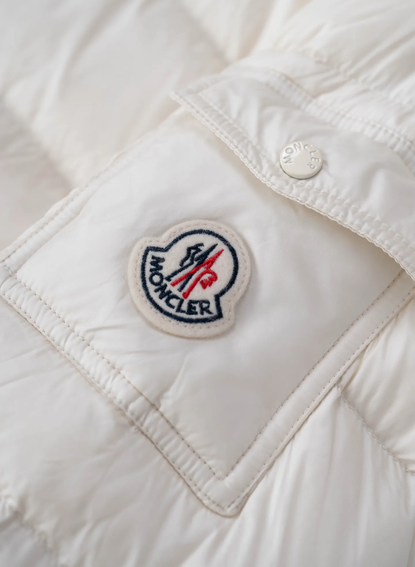 Women's Jackets And Down Jackets MONCLER 18141266