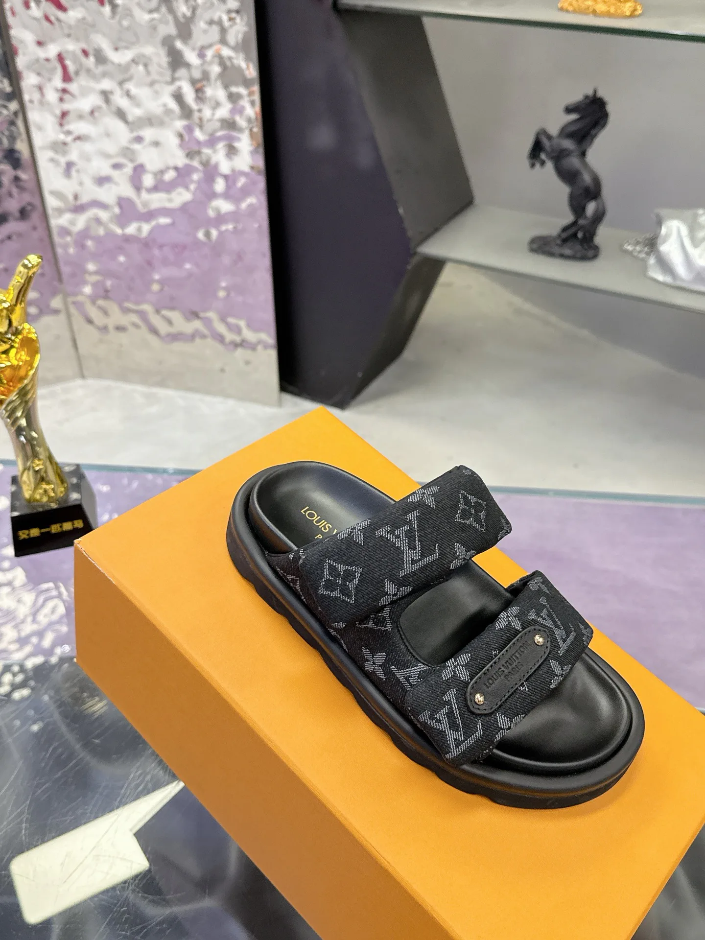 Women's Flip-Flops LOUIS VUITTON 17530464