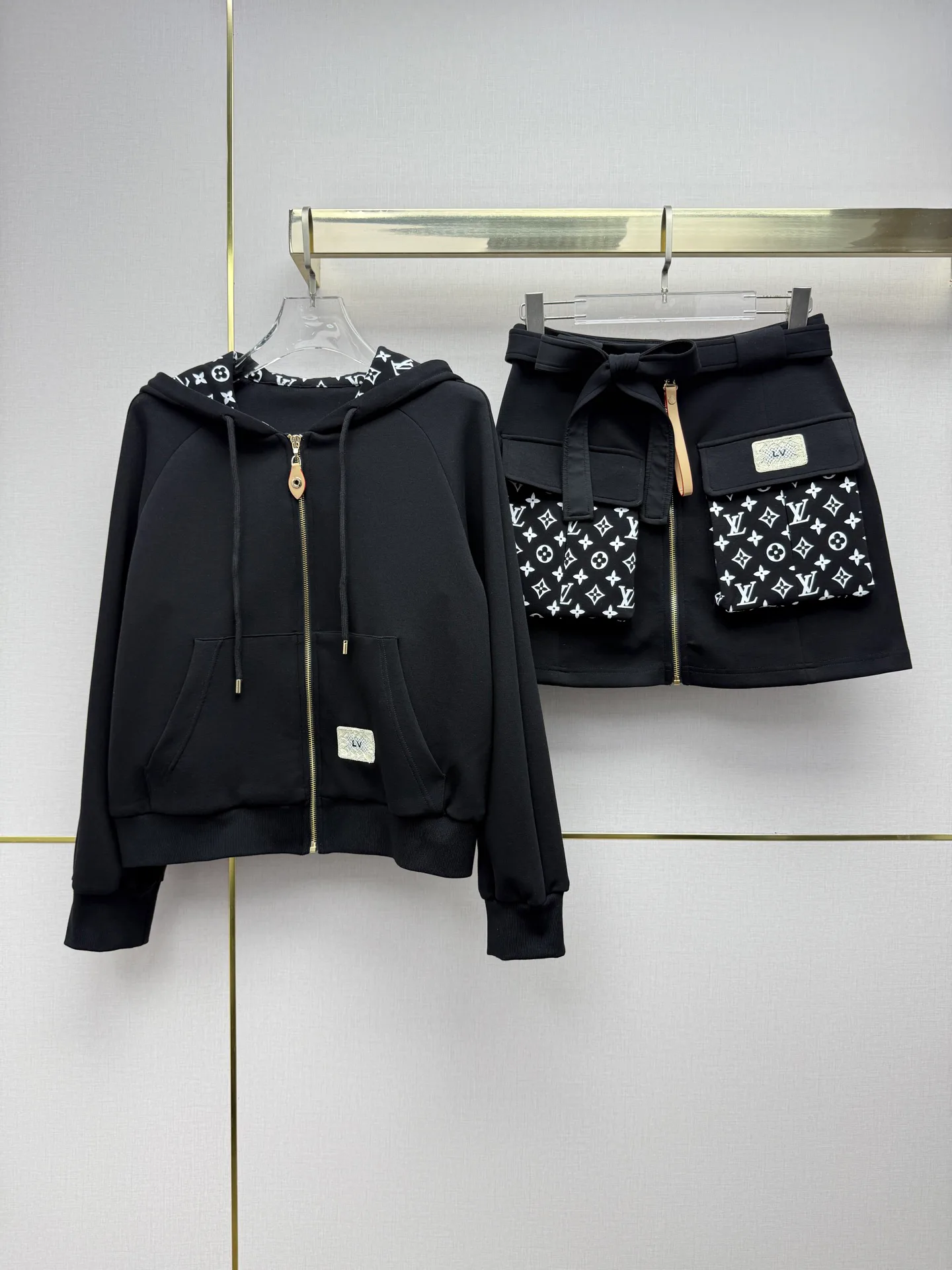 Women's Trousers LOUIS VUITTON 17829223