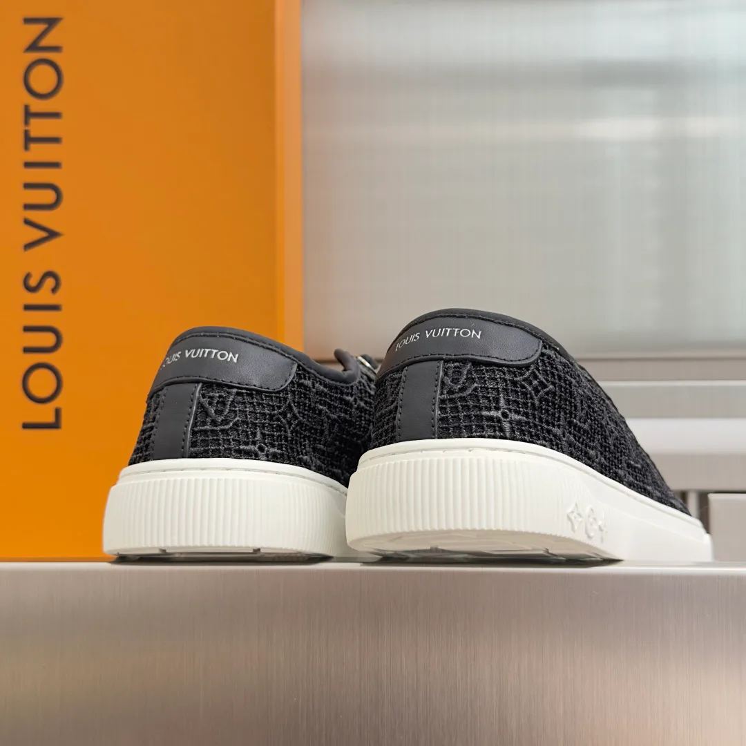 Women's Sneakers LOUIS VUITTON 17950715