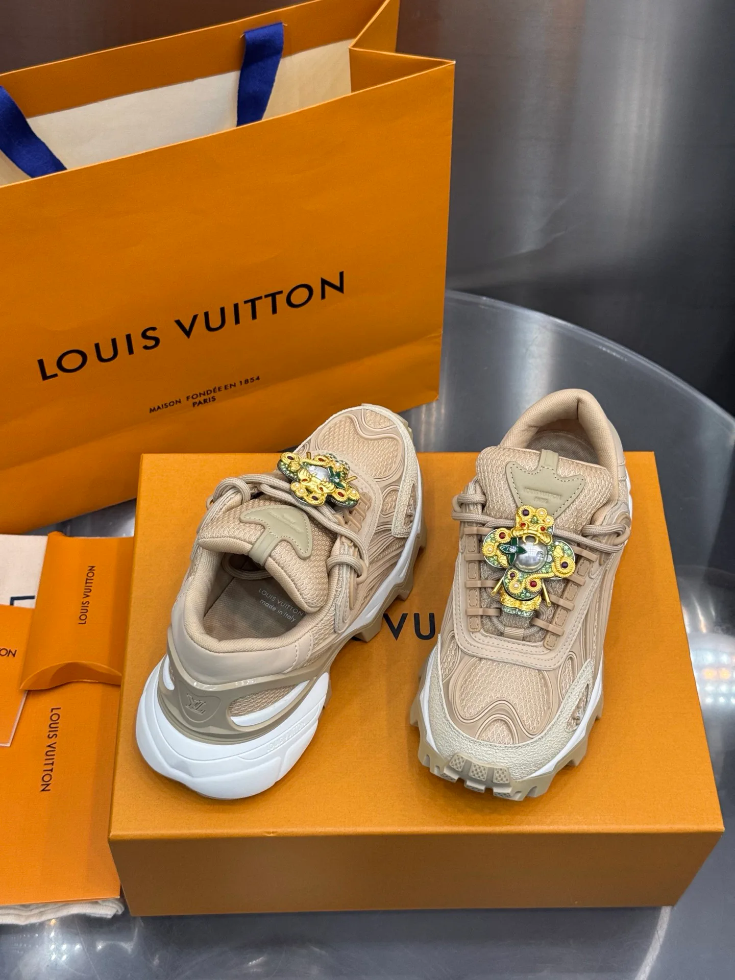 Women's Sneakers LOUIS VUITTON 18202598