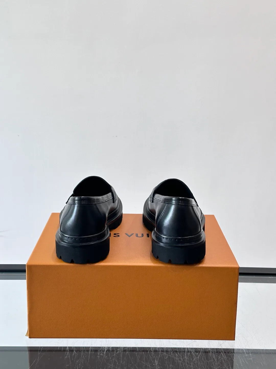 Men's Loafers And Dress Shoes LOUIS VUITTON 17646070