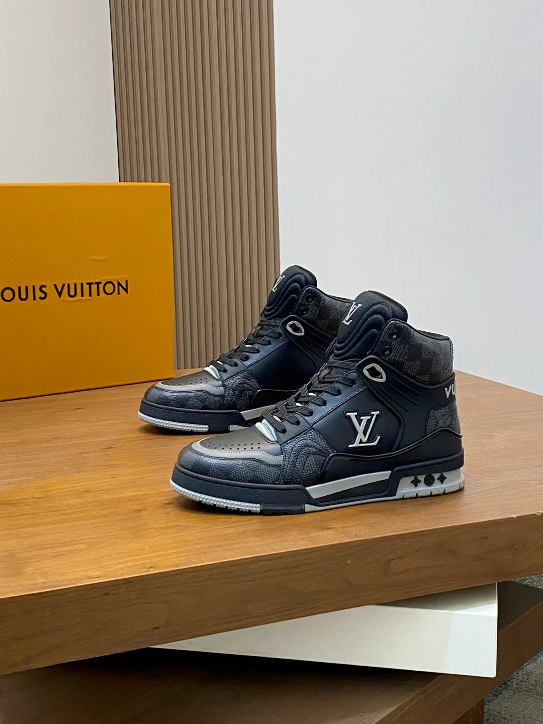 Men's Sneakers LOUIS VUITTON 17862447