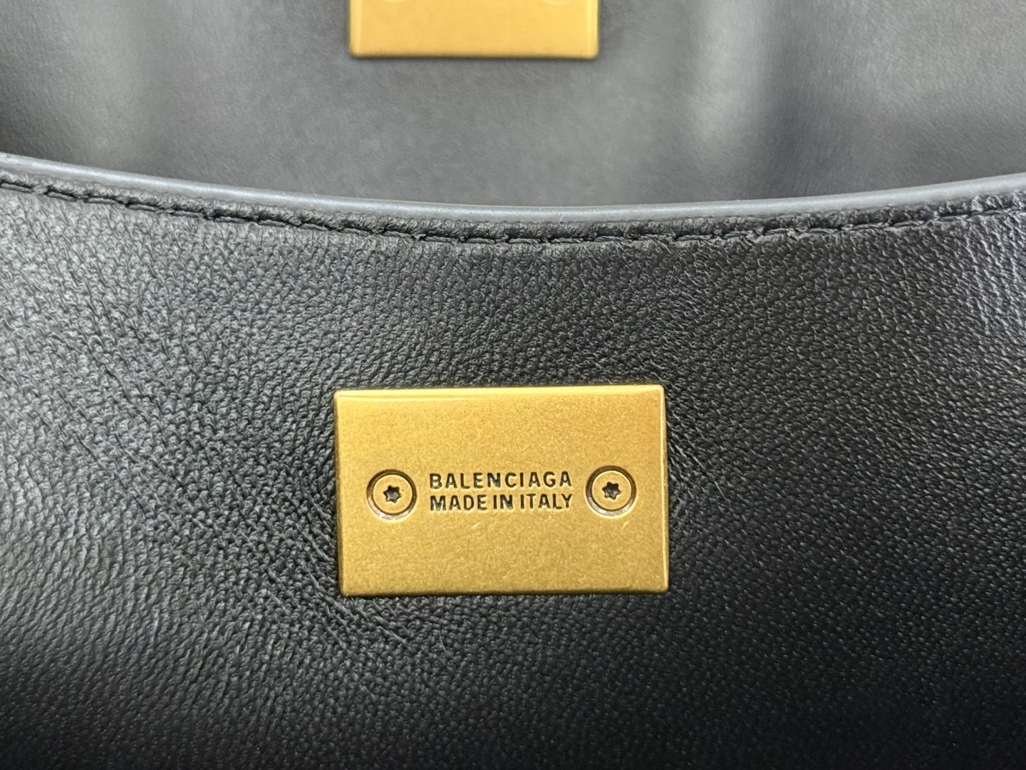 Классические Сумки Женские Balenciaga 18608571