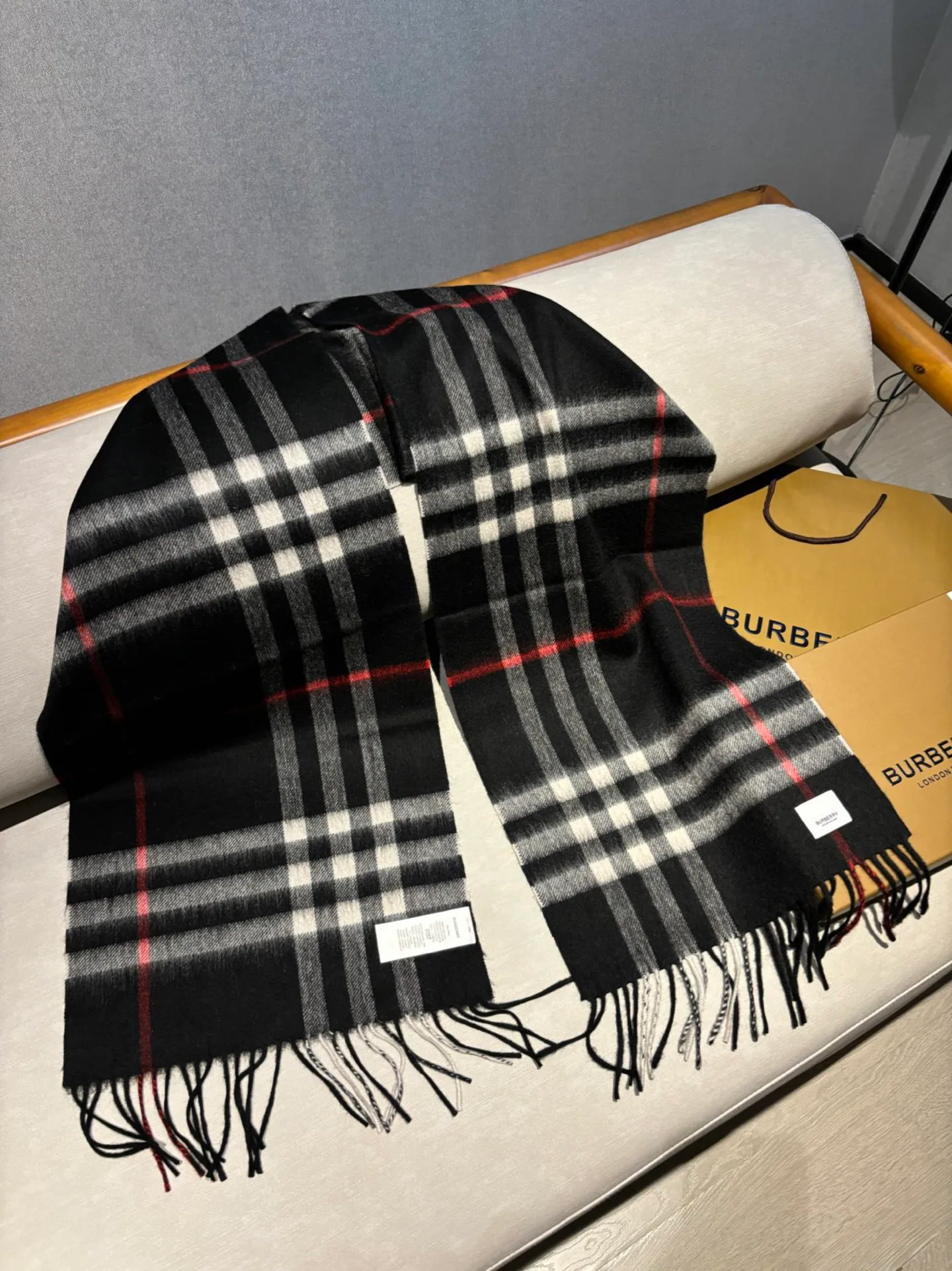 Scarves BURBERRY 18507486