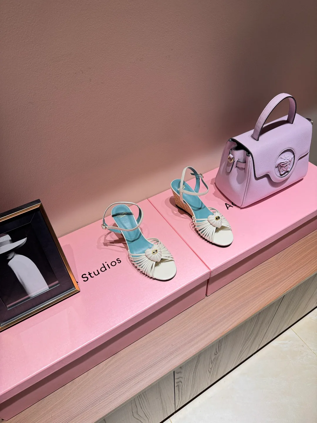 Women's Open-Toe Sandals VALENTINO 17968670
