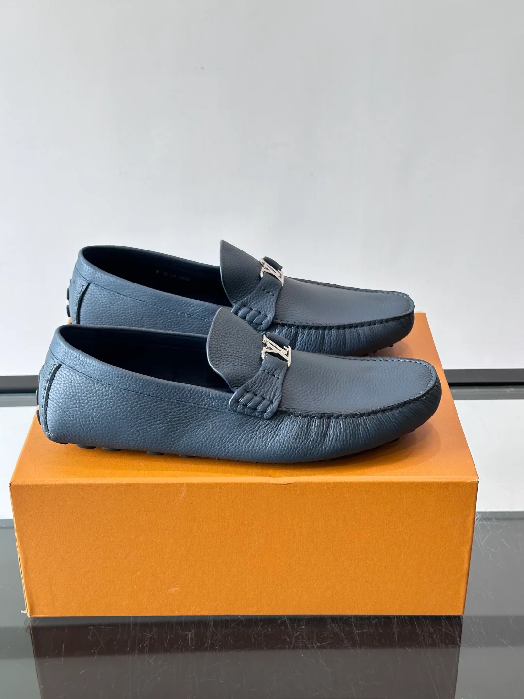 Men's Loafers And Dress Shoes LOUIS VUITTON 17646134