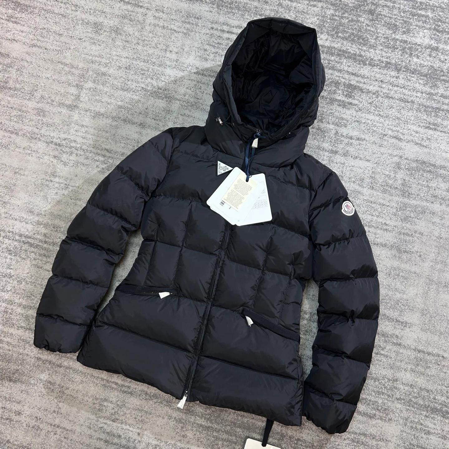 Women's Jackets And Down Jackets MONCLER 18133636