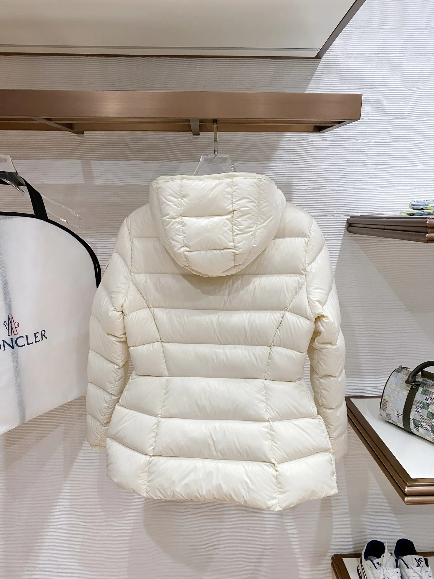 Women's Jackets And Down Jackets MONCLER 17896862