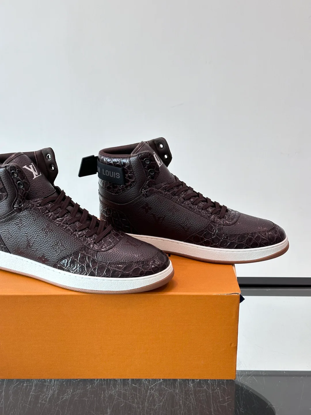 Men's Sneakers LOUIS VUITTON 18400596