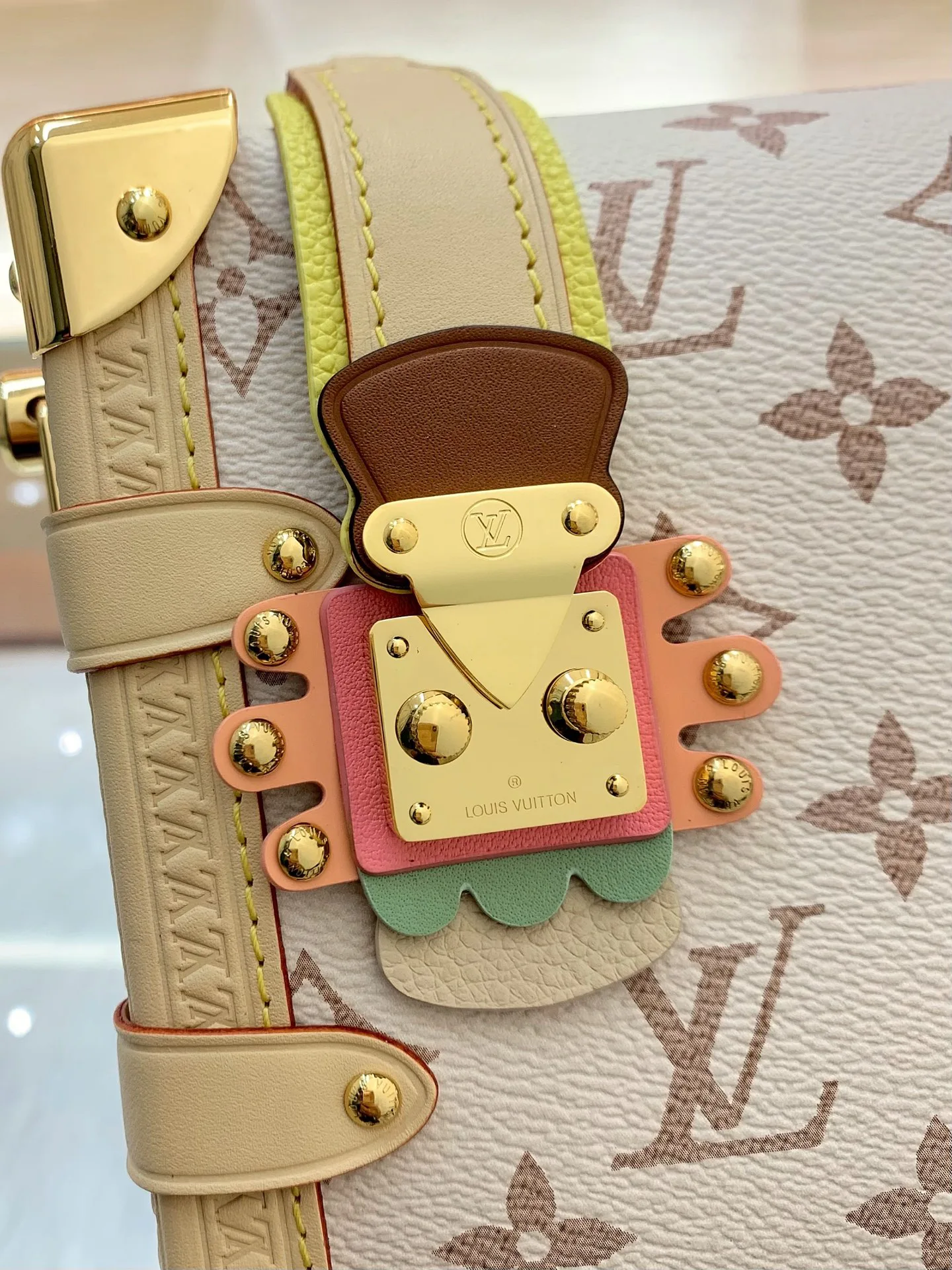 Women's Classic Handbags LOUIS VUITTON 17802508