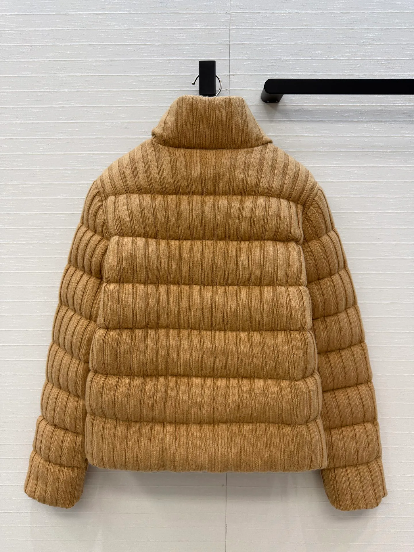 Women's Jackets And Down Jackets MONCLER 18325191