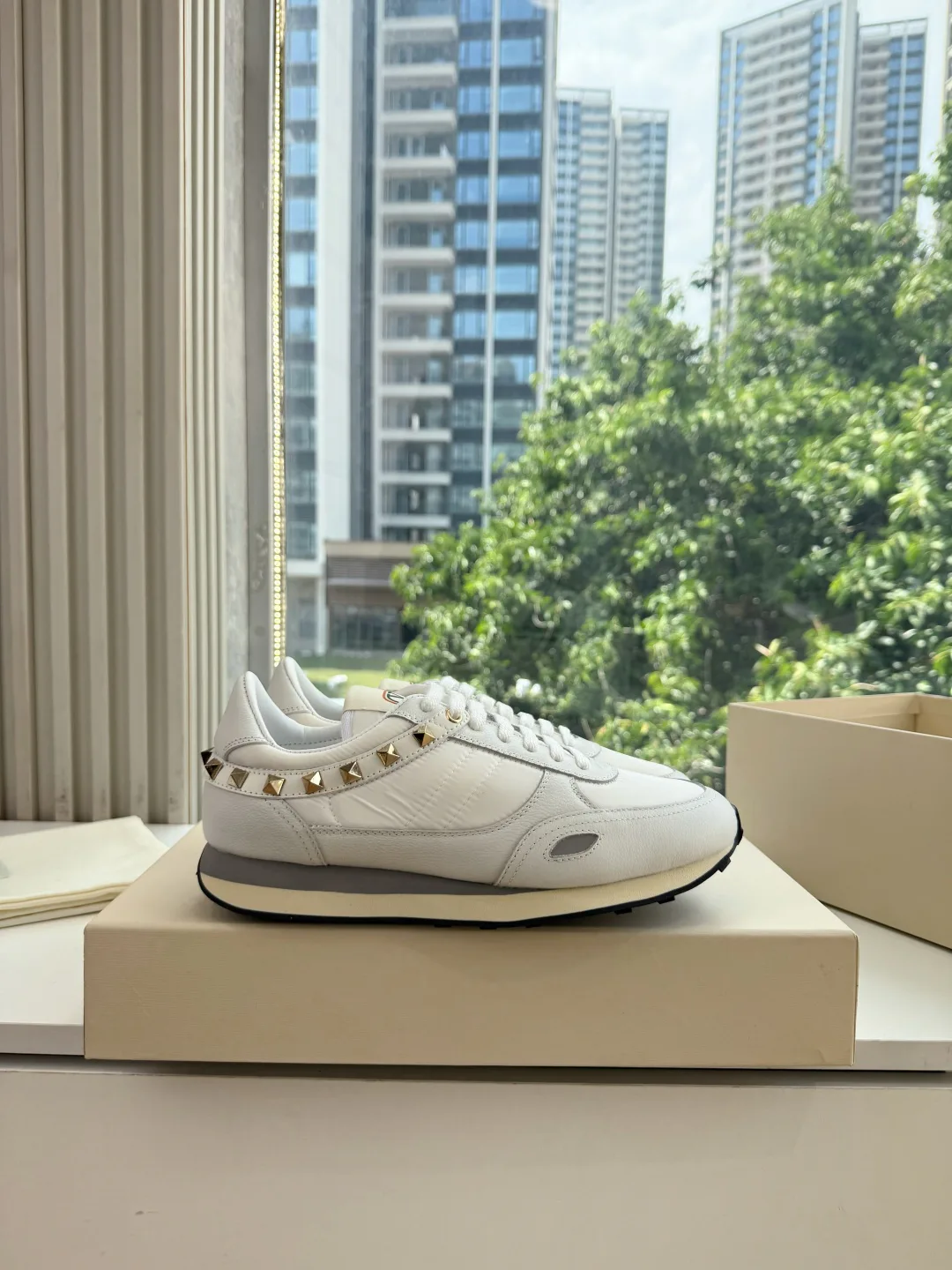 Women's Sneakers VALENTINO 18053447