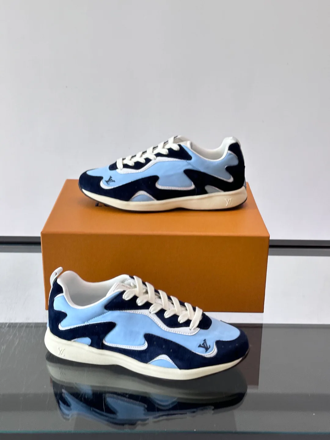 Men's Sneakers LOUIS VUITTON 17869453