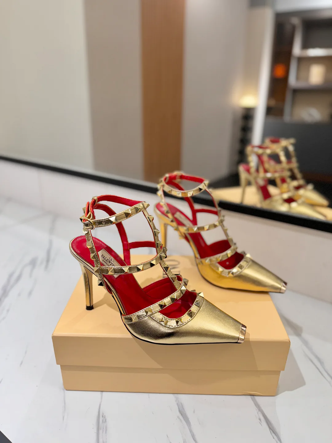 Women's Open-Toe Sandals VALENTINO 17305543