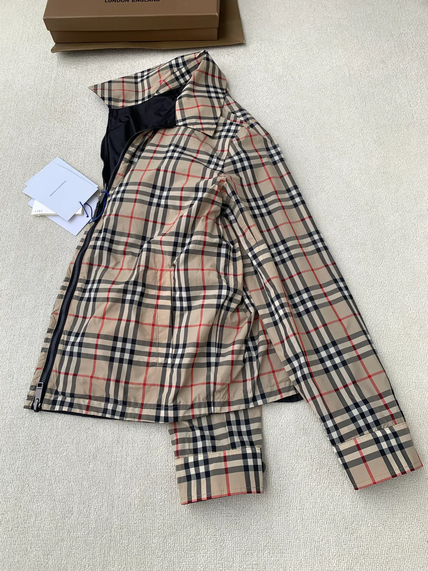 Men's Jackets And Down Jackets BURBERRY 18182569