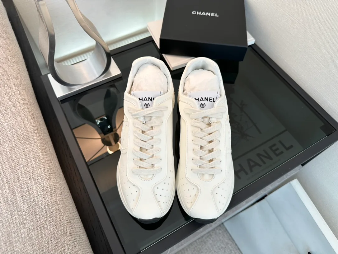 Women's Sneakers CHANEL 18450627