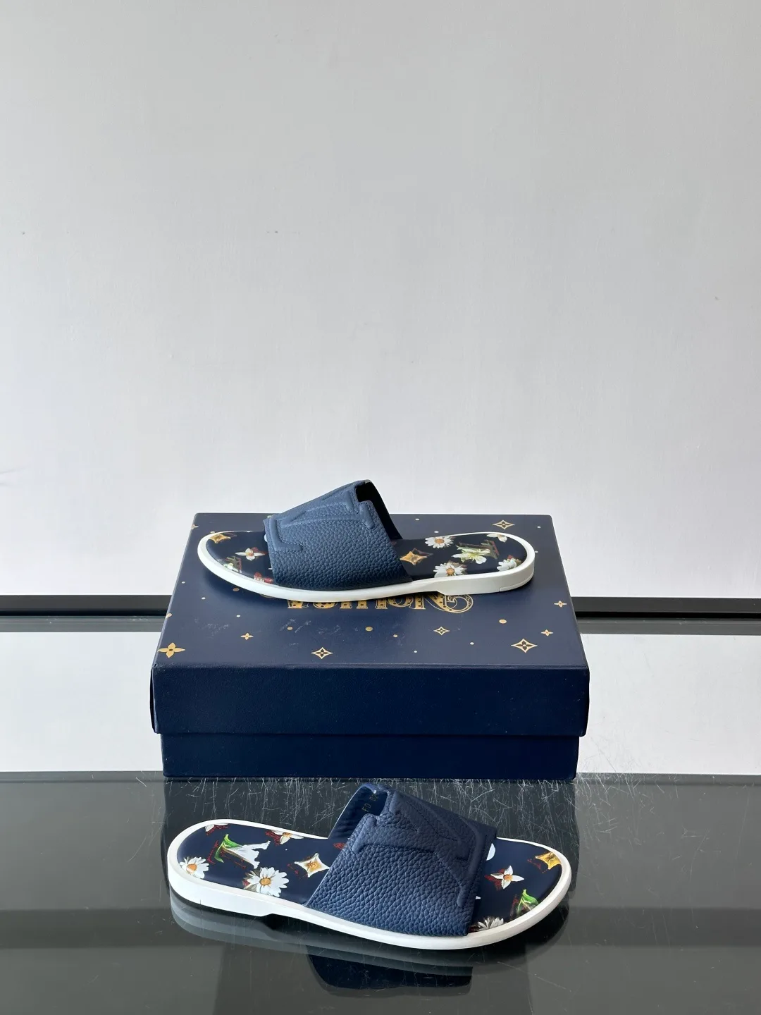 Women's Flip-Flops LOUIS VUITTON 17162802