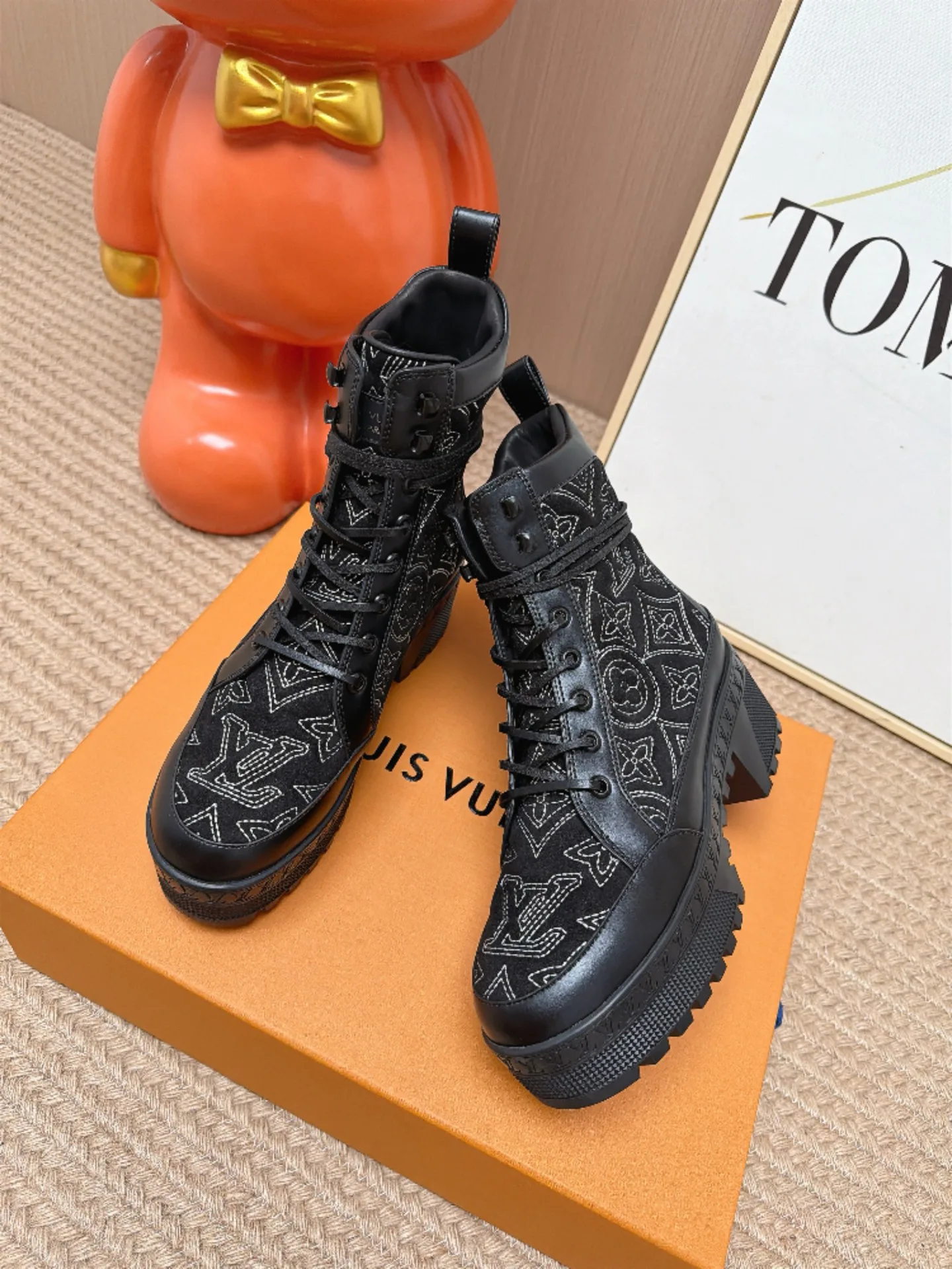 Women's Ankle Boots LOUIS VUITTON 18239720