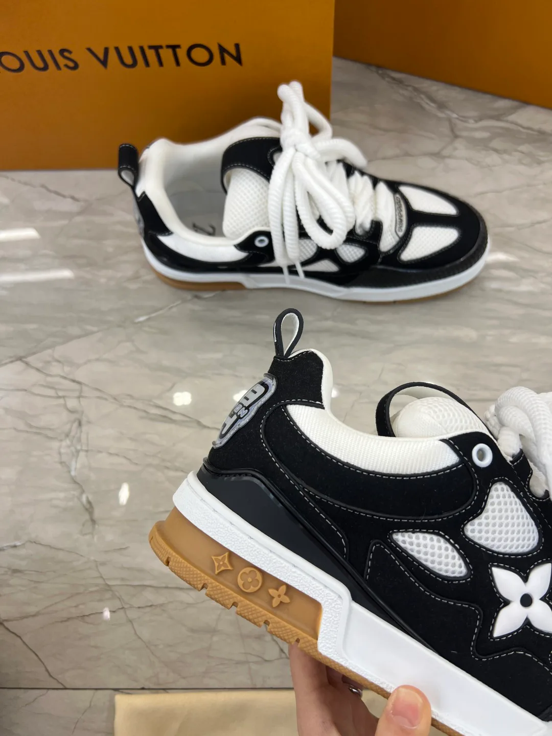 Кроссовки Мужские Louis Vuitton 18655763