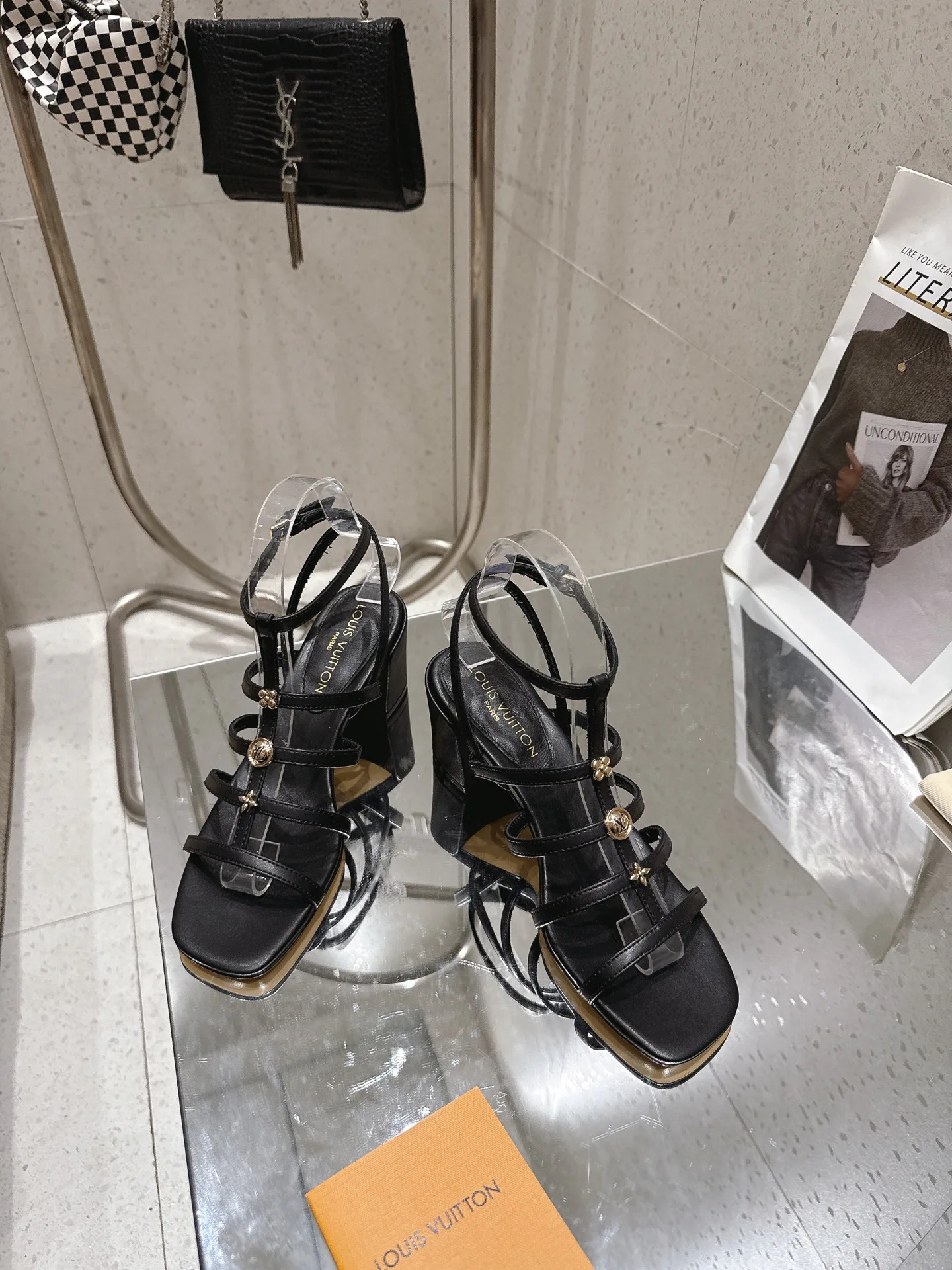 Women's Open-Toe Sandals LOUIS VUITTON 17524782