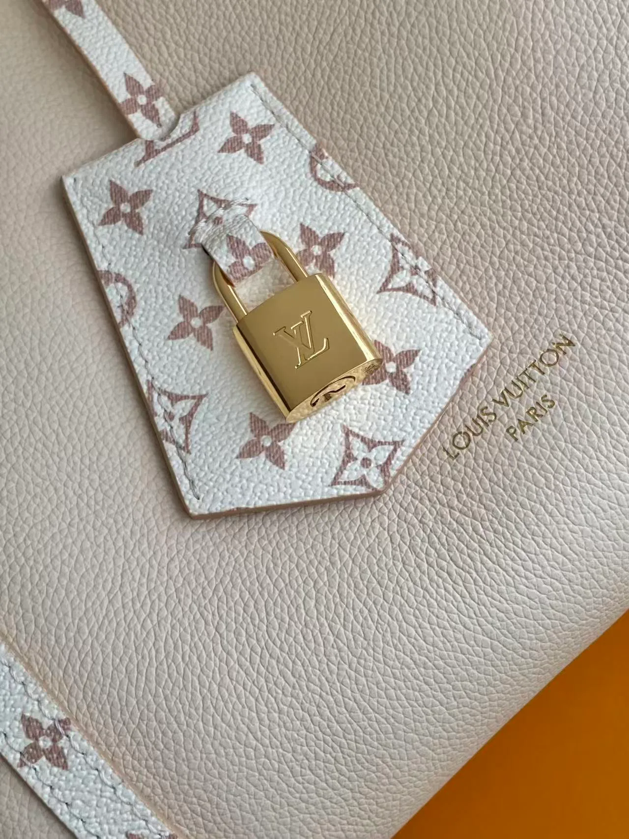 Women's Classic Handbags LOUIS VUITTON 17813547