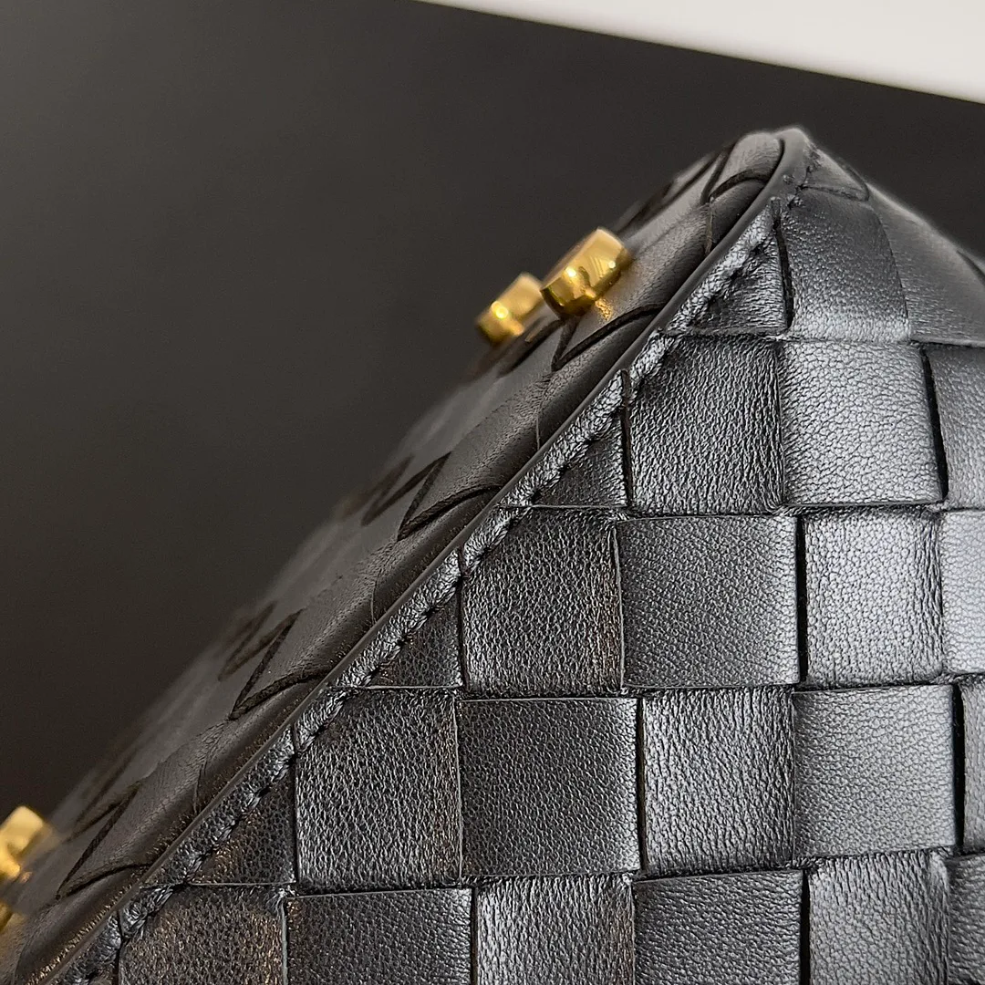 Women's Shoulder Bags BOTTEGA VENETA 17825281