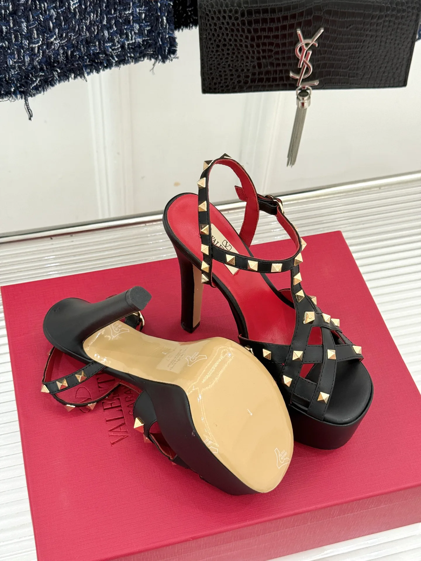 Women's Open-Toe Sandals VALENTINO 18198293