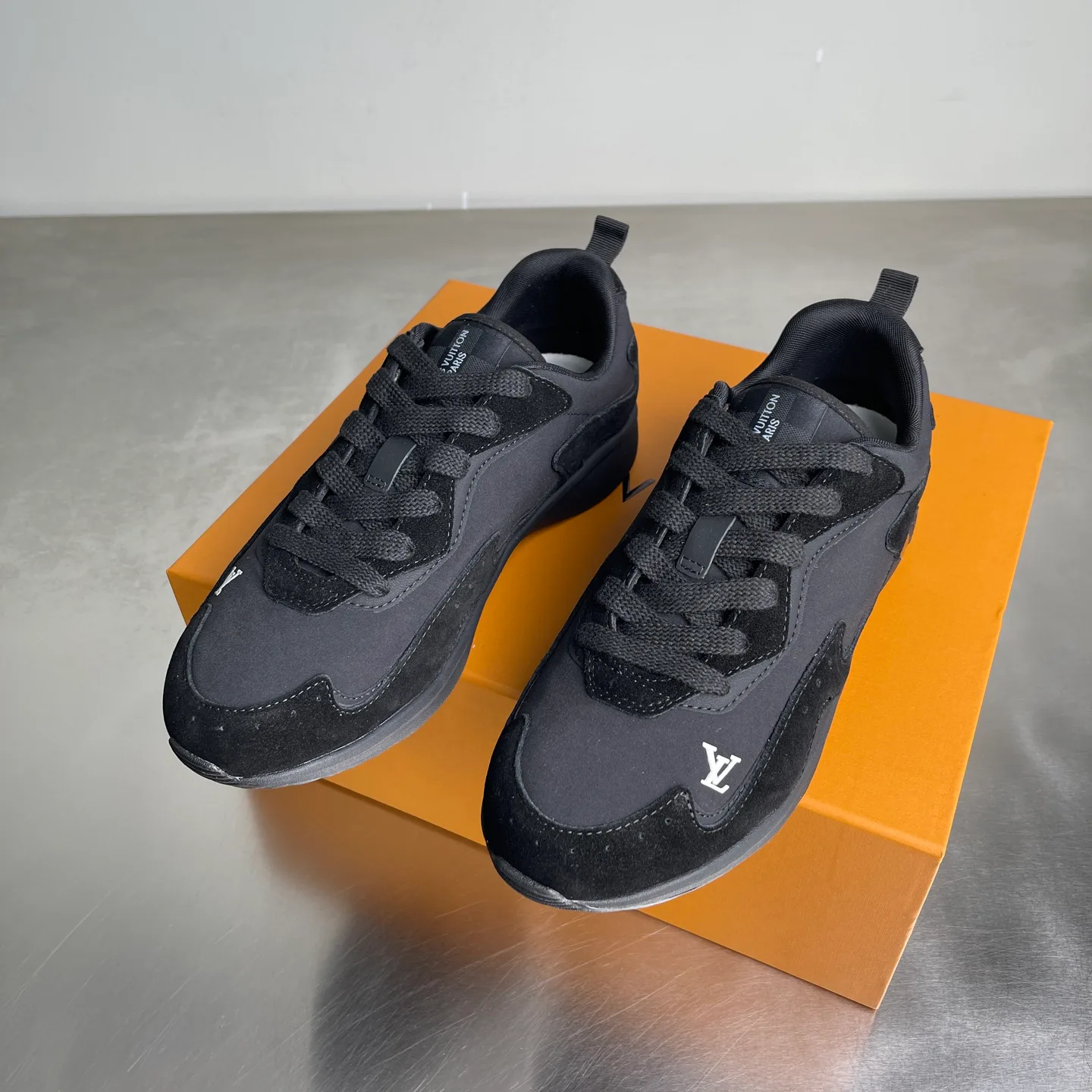 Men's Sneakers LOUIS VUITTON 17818957