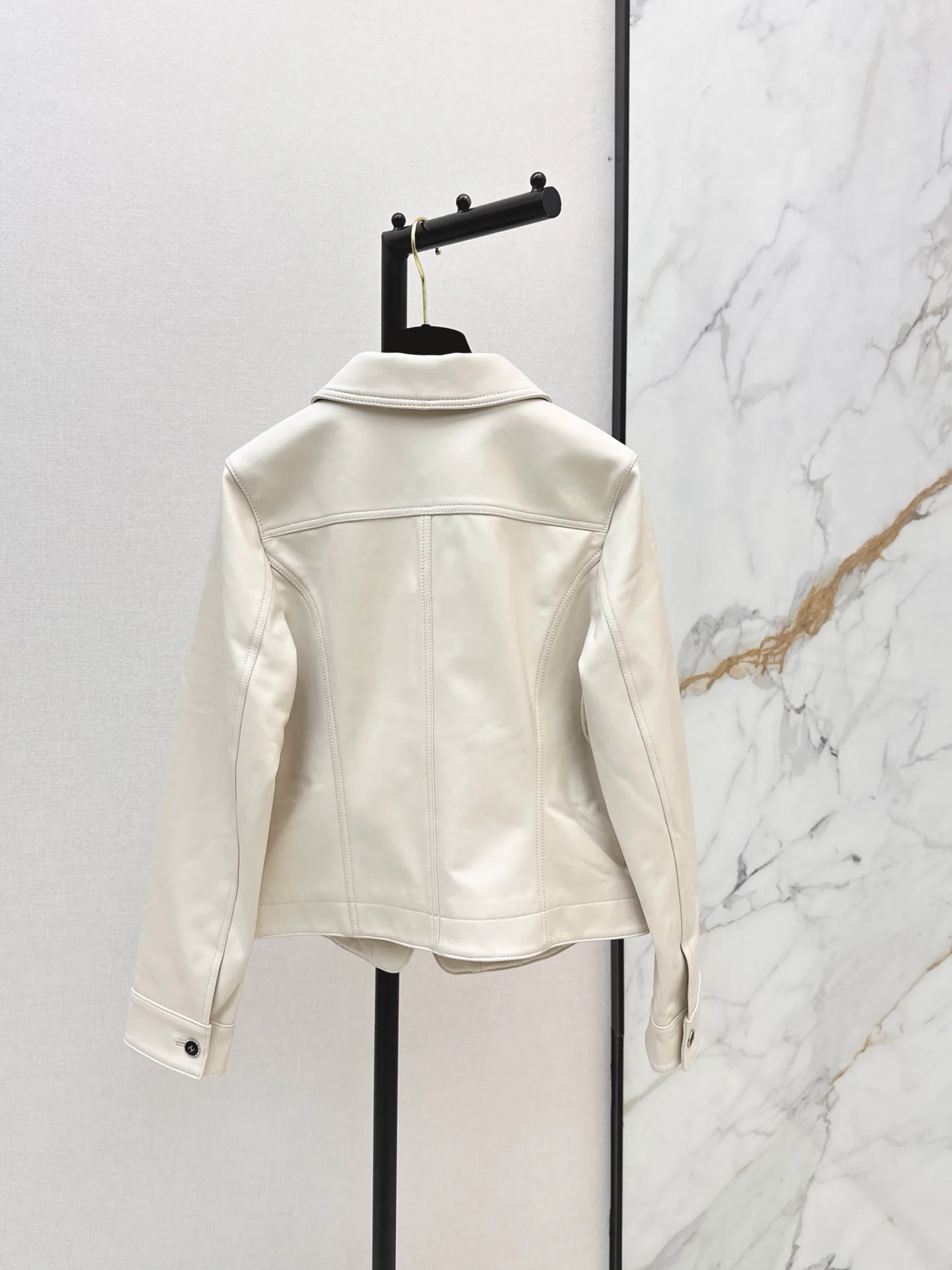 Women's Leather Jackets And Sheepskin Coats CHANEL 18173022