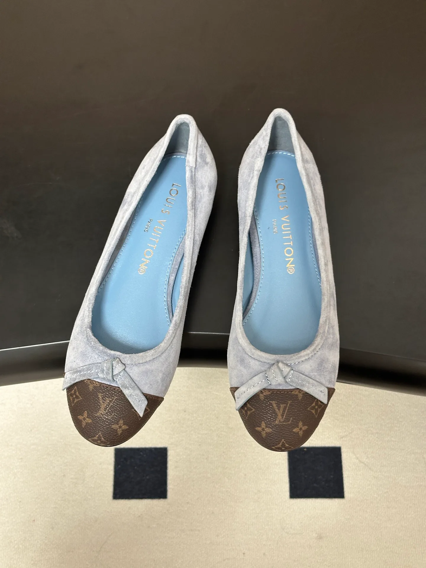 Women's Ballet Flats LOUIS VUITTON 18049406