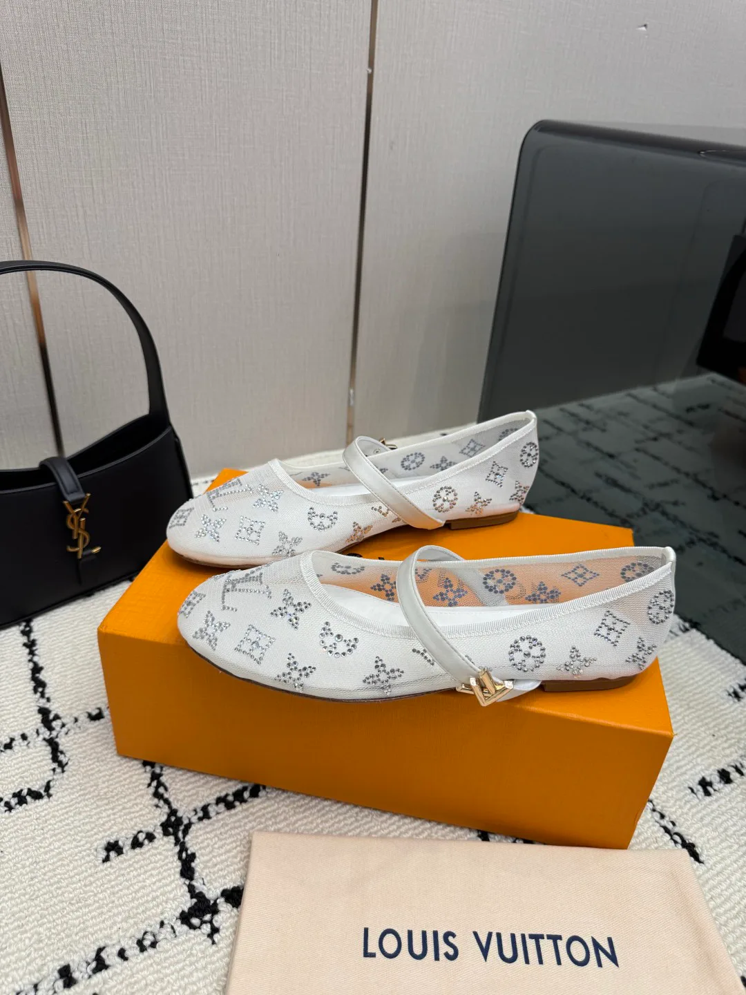Women's Ballet Flats LOUIS VUITTON 17947012