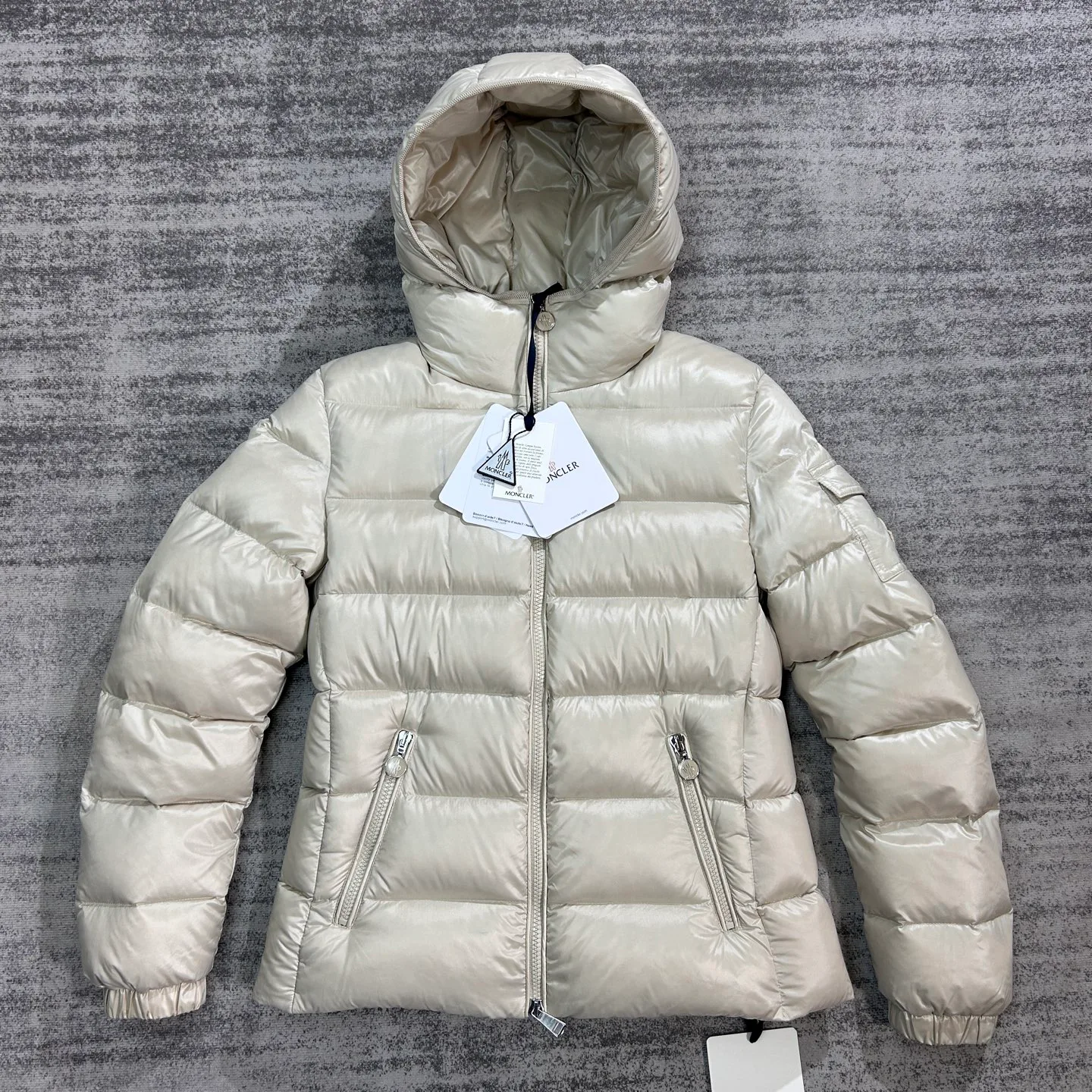 Women's Jackets And Down Jackets MONCLER 18354333