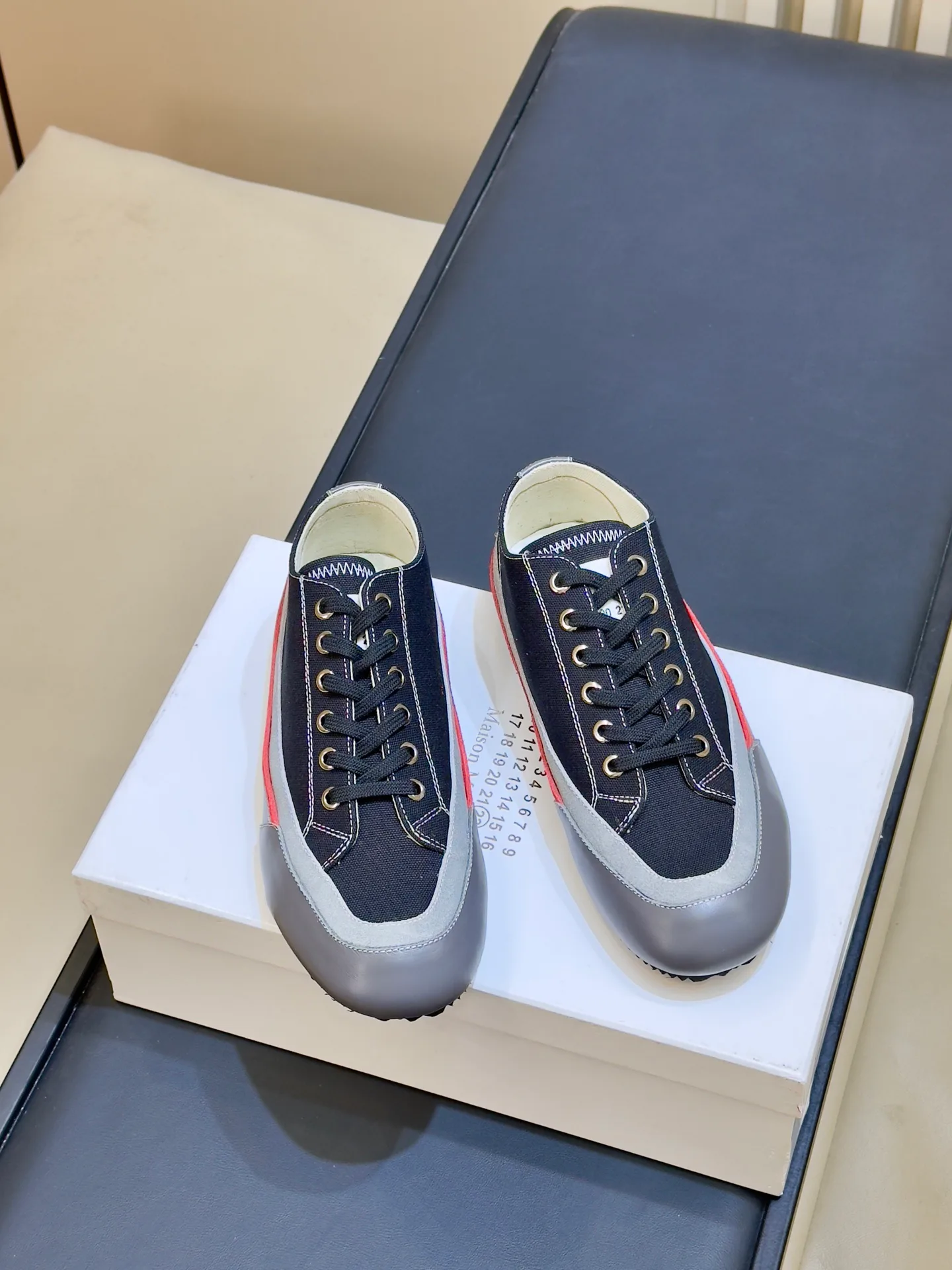 Women's Sneakers MAISON MARGIELA 18073443