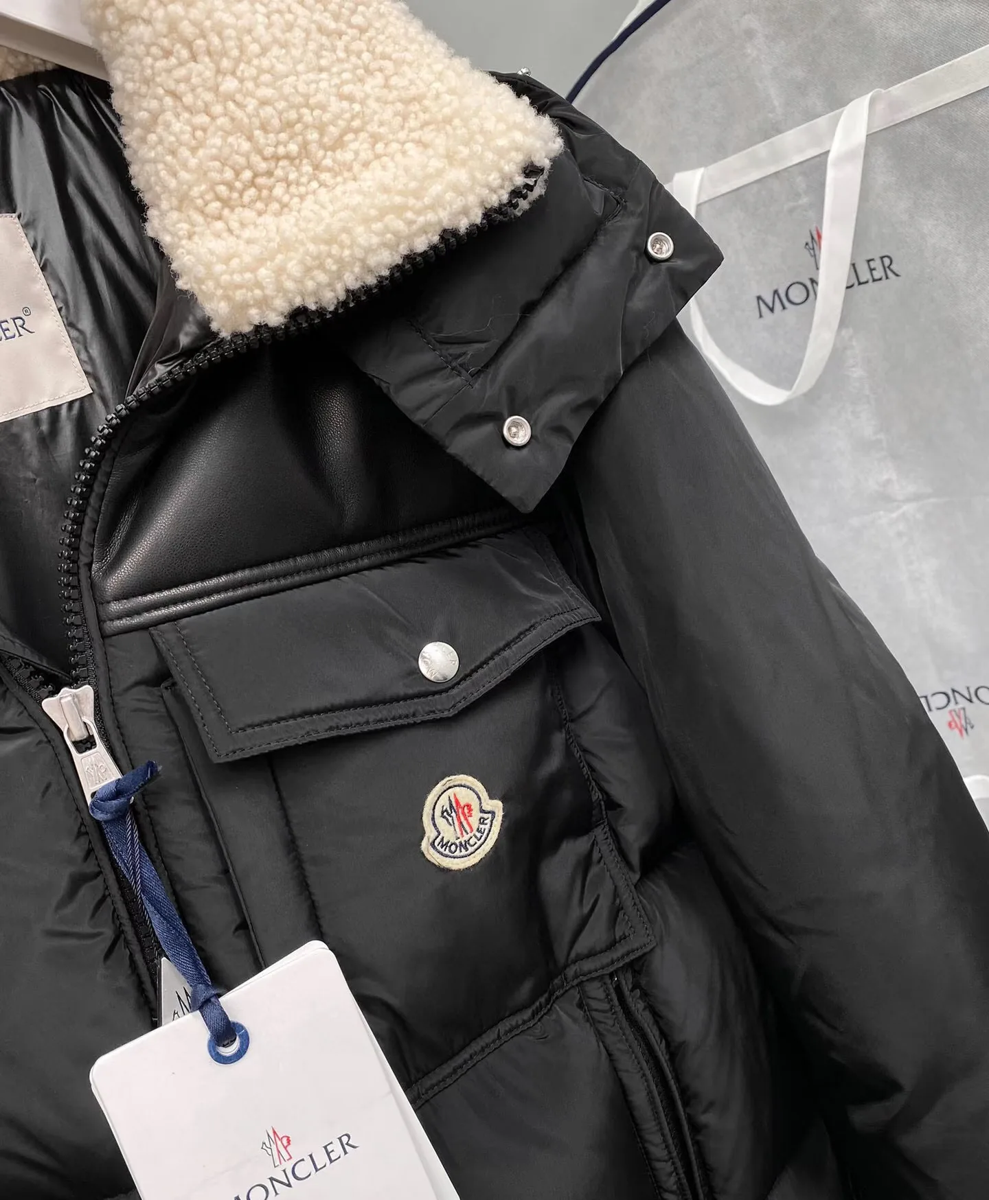 Women's Jackets And Down Jackets MONCLER 17964559