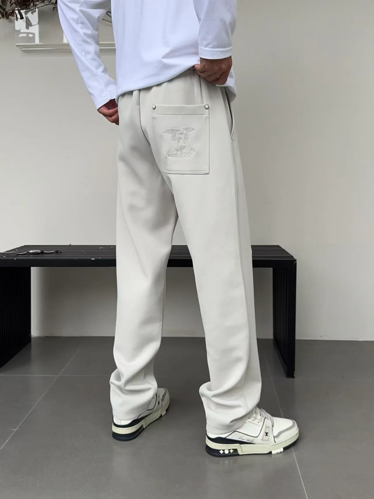 Women's Trousers LOUIS VUITTON 18178466