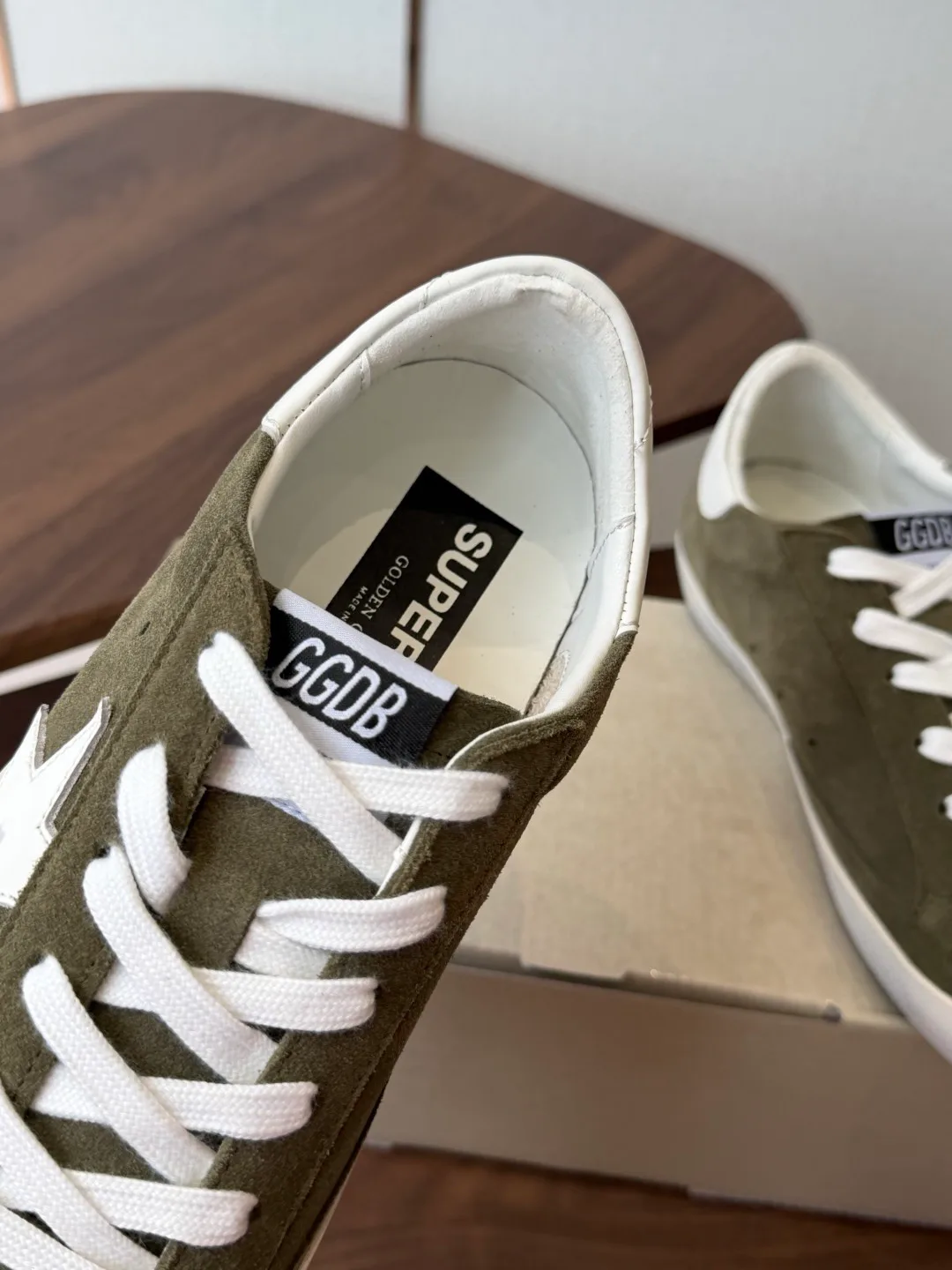 Women's Sneakers GOLDEN GOOSE 18146569