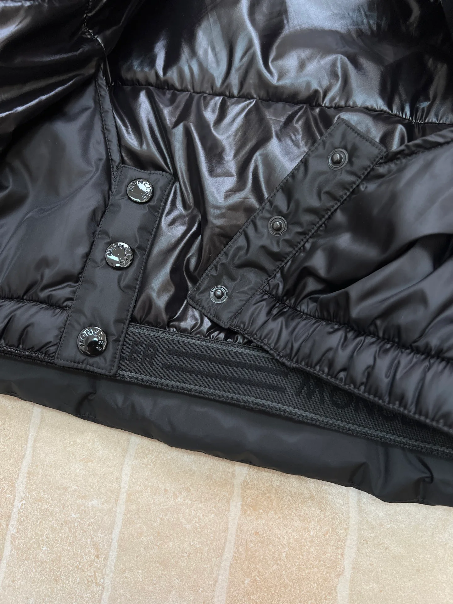 Women's Jackets And Down Jackets MONCLER 18149125