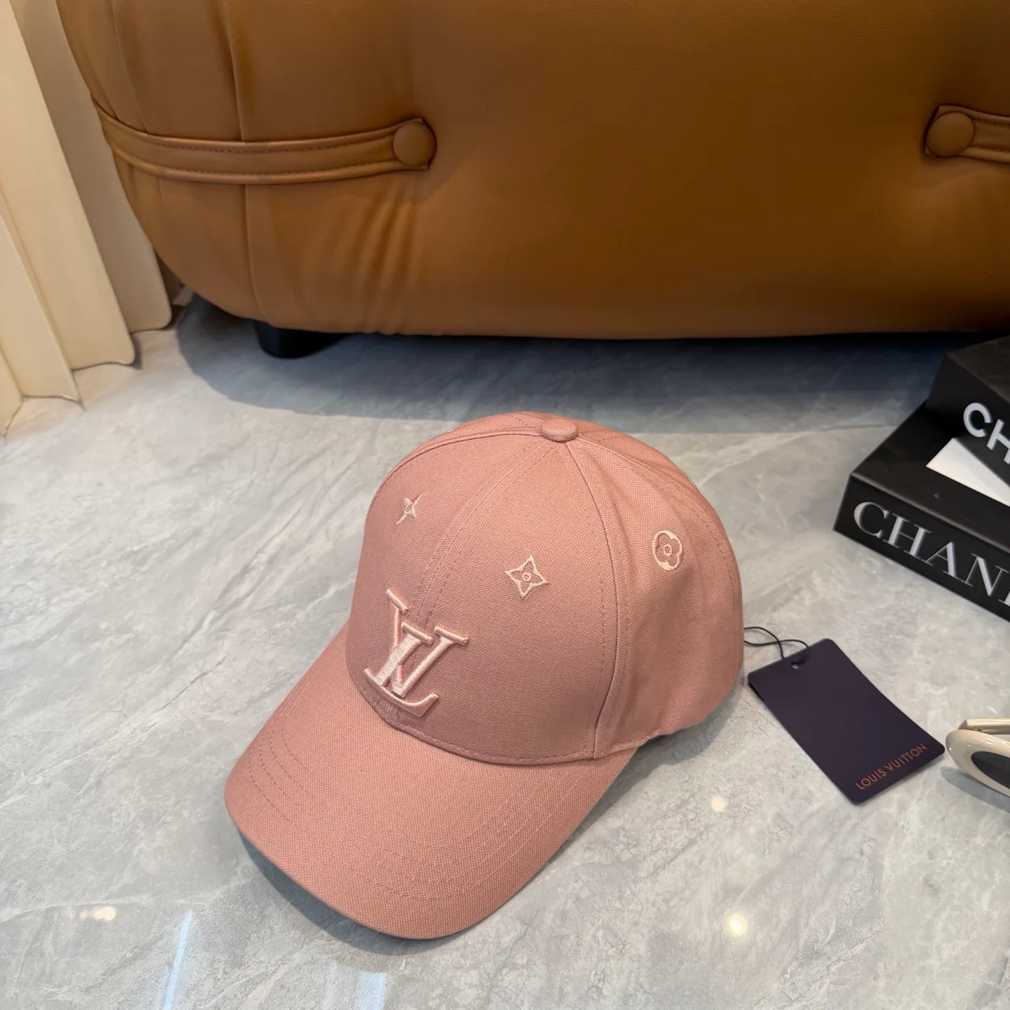 Hats LOUIS VUITTON 17467588