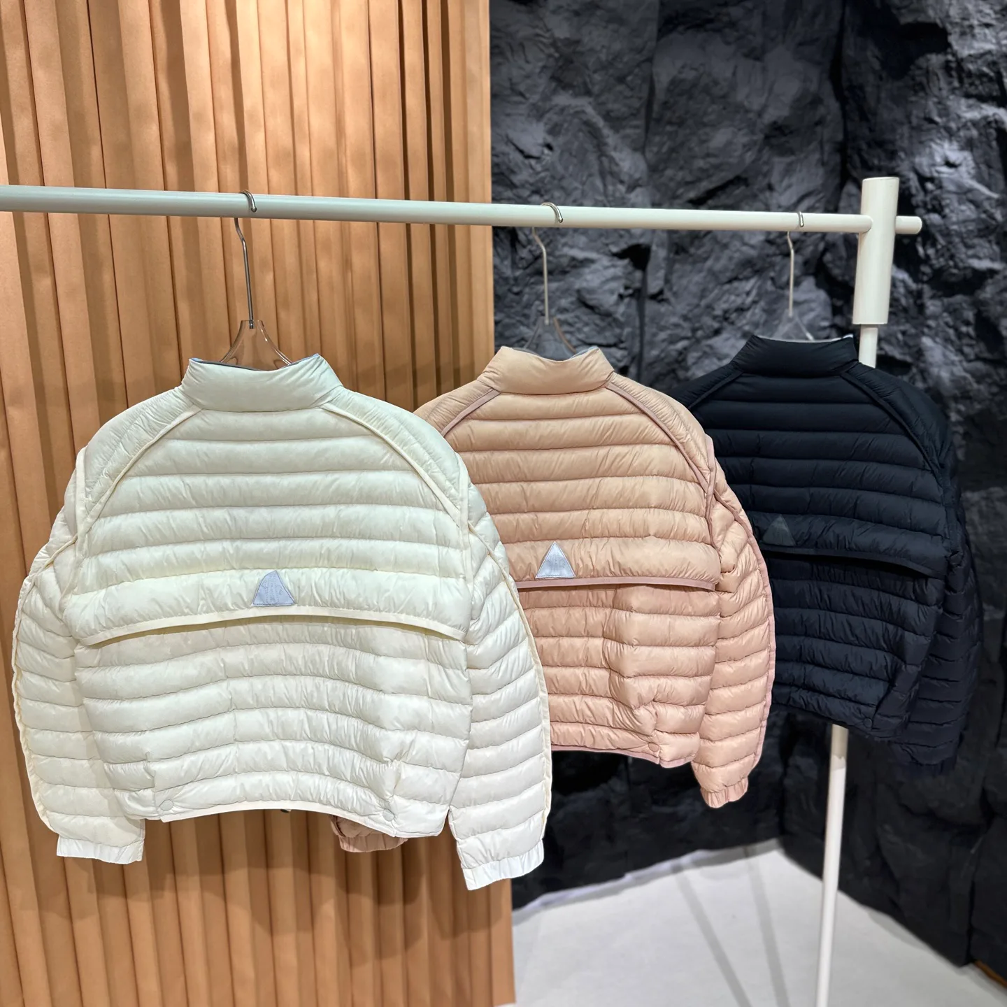 Women's Jackets And Down Jackets MONCLER 17899294