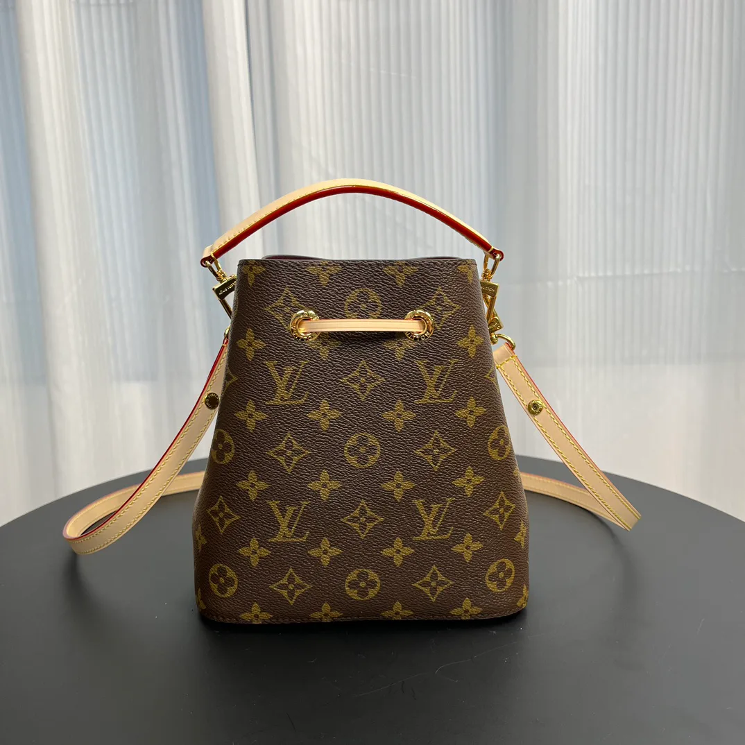 Классические Сумки Женские Louis Vuitton 18627723