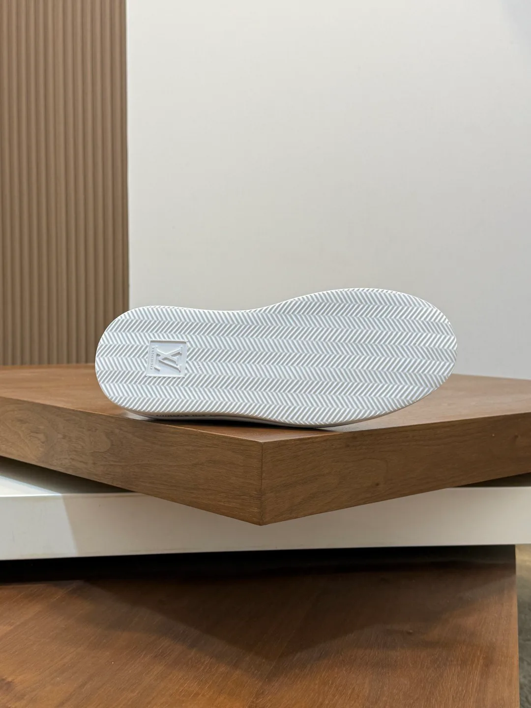 Men's Sneakers LOUIS VUITTON 18548649