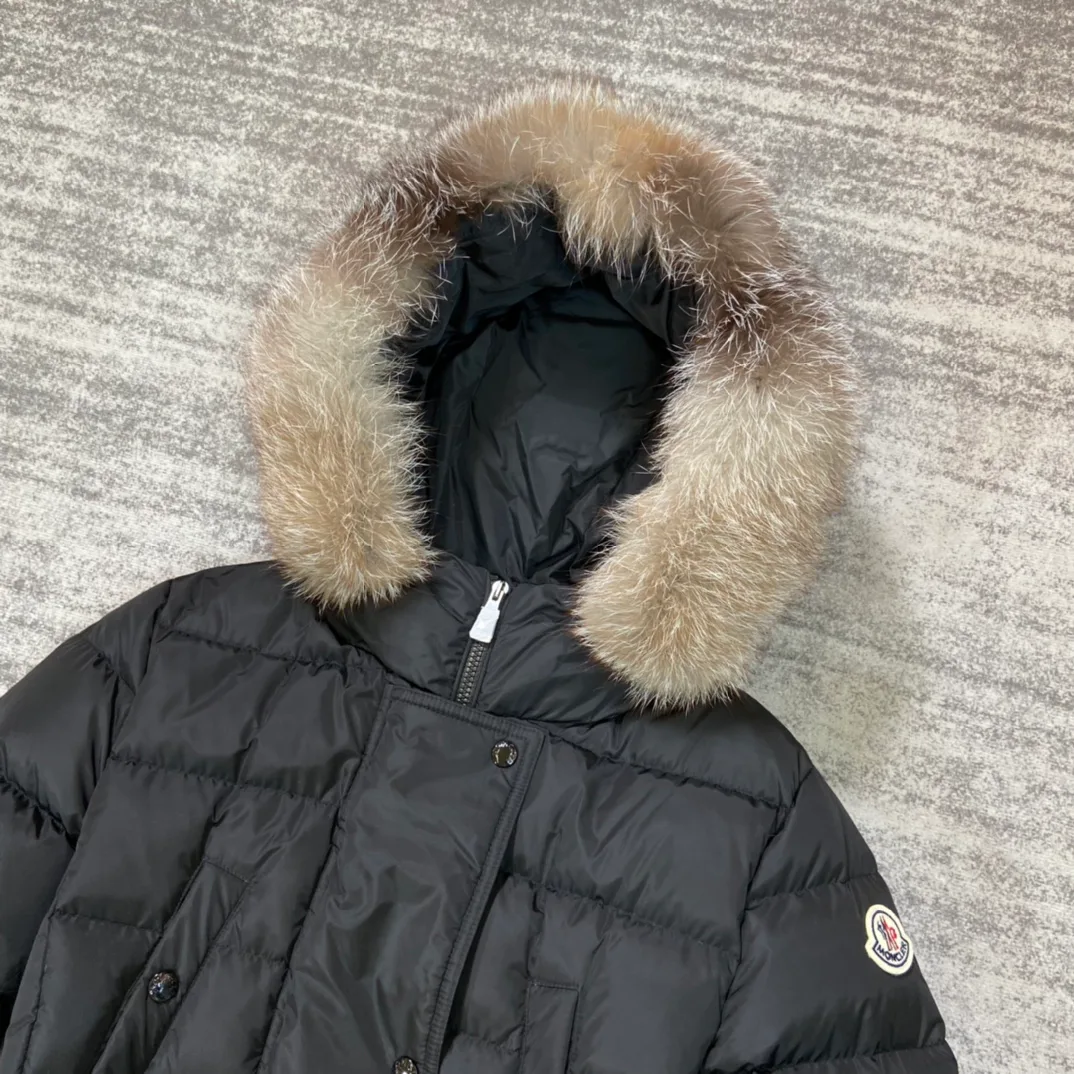 Women's Jackets And Down Jackets MONCLER 18205317